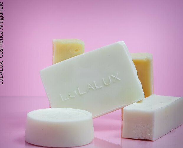 sapone tagliato a mano. il sapone artigianale LuLALUX può avere forma e profumazione che desideri