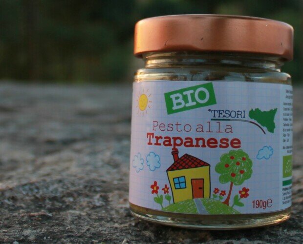 Pesto Alla Trapanese. L'originale Pesto Siciliano è una salsa tipica dall'irresistibile gusto Mediterraneo.