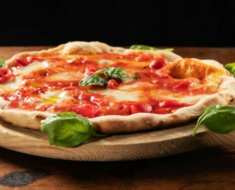 Pizza.La Sfiziosa è una base per pizza pronta di qualità superiore lavorata artigianalmente