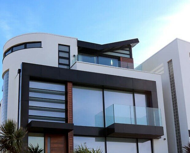 Edificio residenziale. Edificio da esempio per ristrutturare casa tua con uno stile moderno e caldo.