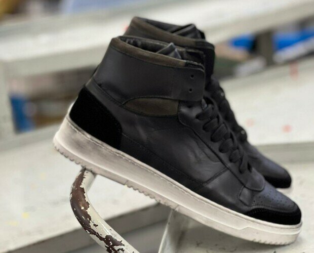 Sneakers Alte in pelle. Calzature Made in Italy fatti a mano con la pelle naturale 100%