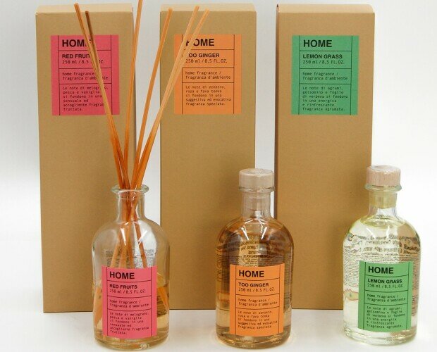 Diffusore ambiente linea HOME. Disponibile in 11 fragranze diverse Formato da 250 ml Ricariche e spray da 250 ml