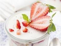 Yogurt. Yogurt alla frutta: buono, bello e sano.