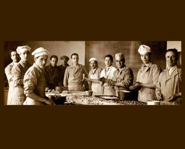 Dogliani. Foto storica del biscottificio