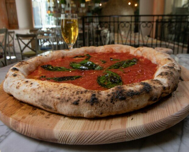 Pizza Olio e Pomodoro. Pizza Olio EVO e Pomodoro San Marzano